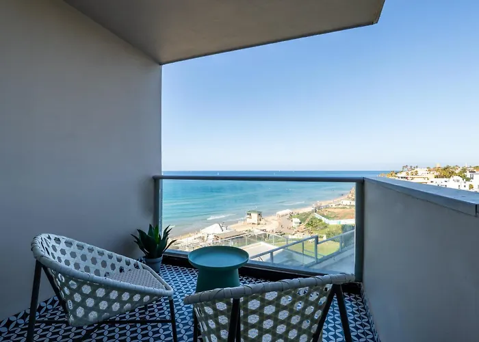 Sea View Stylish 1Br With Balcony By Beachfront Stay