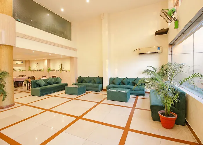 Fabhotel Neena Palace