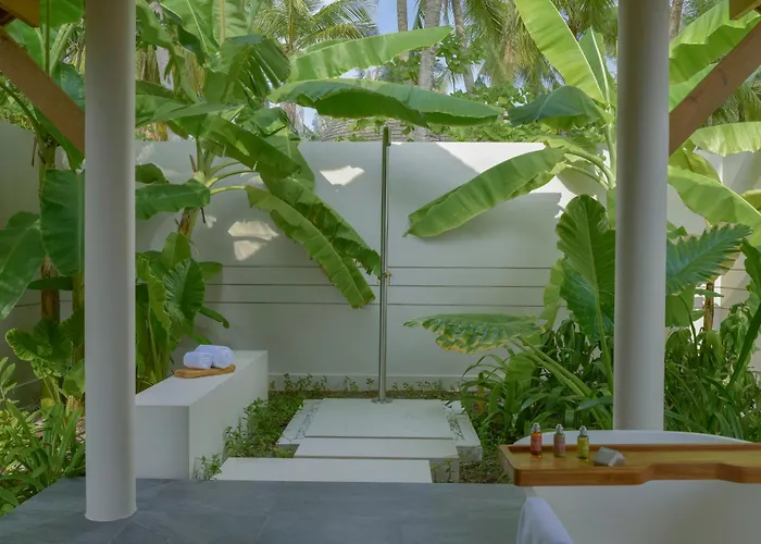 Emerald Faarufushi Resort & Spa