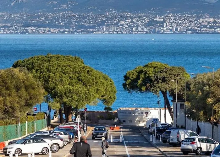 Vue mer et sur la baie de Cannes piscine 450m2 randonnée VTT au pied de l Esterel