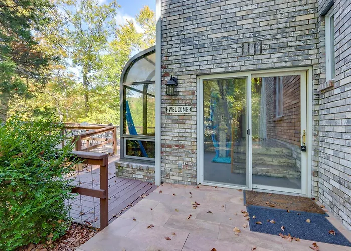 Waterfront Beaver Lake Apt W/ Deck