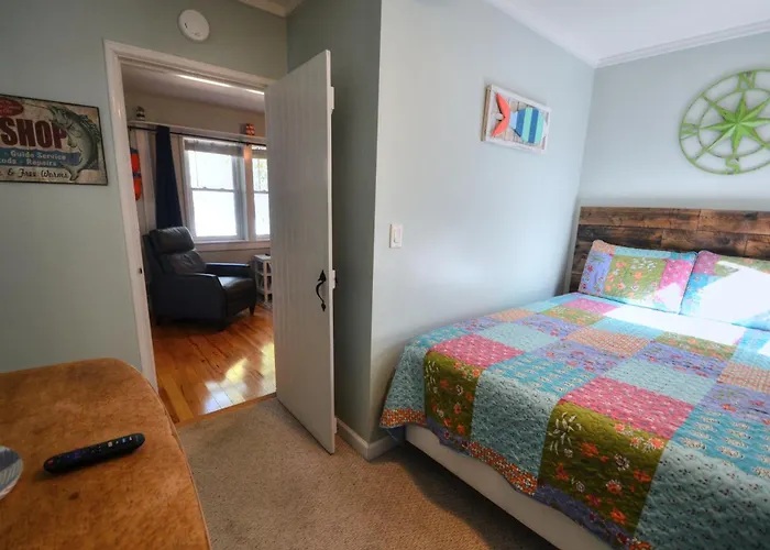 Riverfront Retreat! Water Front And Dog Friendly!