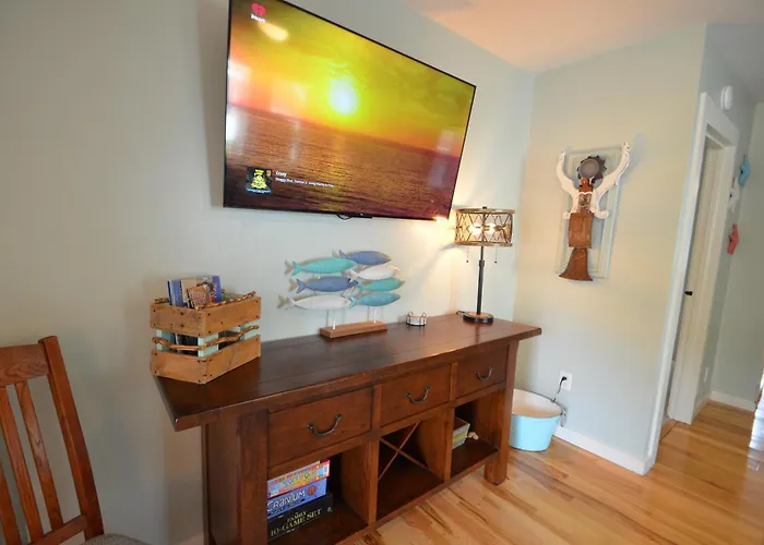 Riverfront Retreat! Water Front And Dog Friendly!