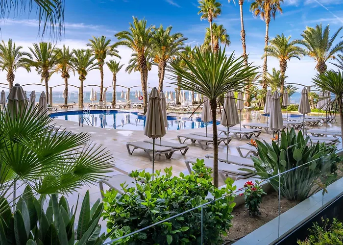 Caprici Beach Hotel & Spa
