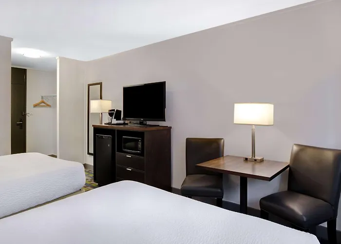 Days Inn By Wyndham Victoria Airport Sidney