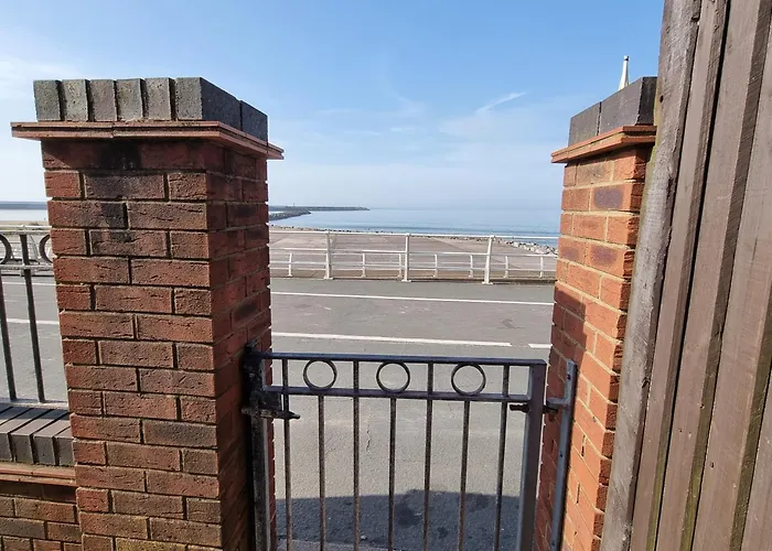 Sea Escape The Tardiis Beachfront Location Aberavon Beach Exclusive Contractor Booking 4 Bed Driveway Parking
