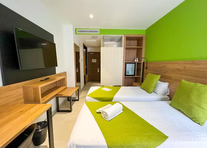 Hotel Mg Poniente