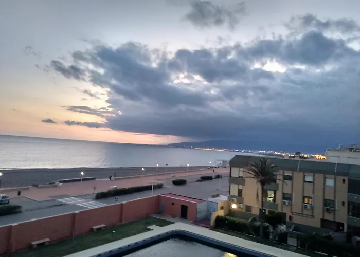 Primera línea, magníficas vistas al mar y a la playa