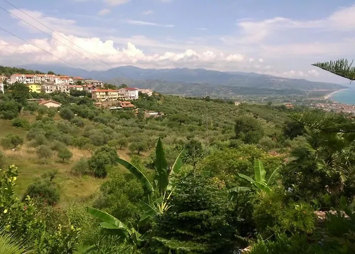2 Bedroom, 1 Bath Apartment Near The Sea
