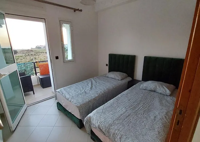 Appartement Avec Piscines, Vue Sur Mer Et Acces A La Plage A Achakar Hill, Tanger.