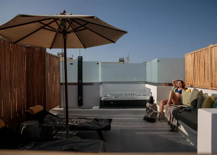 "Makava Suites" Your Luxe Urban Sanctuary