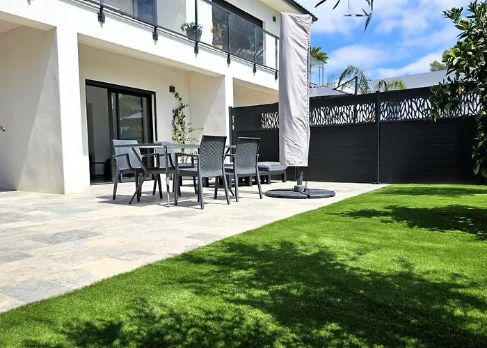 ETOILE DU BERGER Saint Aygulf 3 Villas et 4 appartements jardin individuel et piscine chauffée en saison - la mer et les plages 450 m