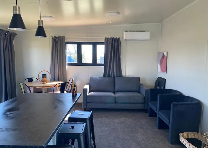Cute Little Foxton Beach Bach