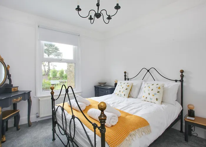 Sea Salt Cottage - Mins To Beach & Shops Dog Friendly
