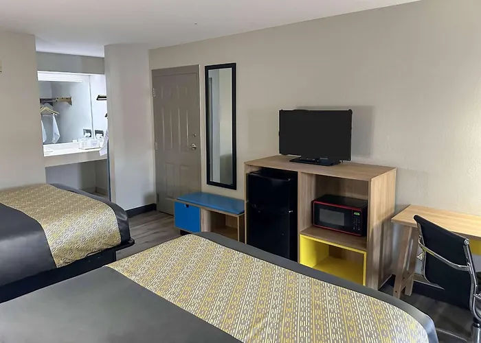 Days Inn & Suites By Wyndham Opelousas