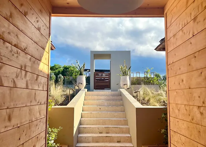 Lovango Resort And Beach Club
