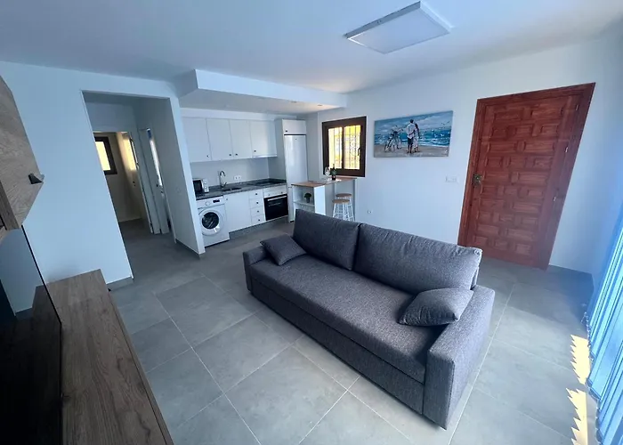 Precioso, luminoso y maravilloso apartamento con piscina junto al mar y la playa en Vera
