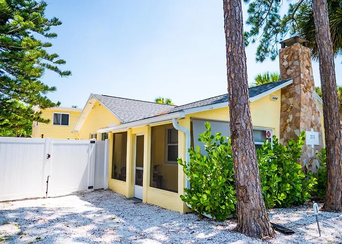 Sun-Drenched 1Br Apt - 5Min Walk To Beach