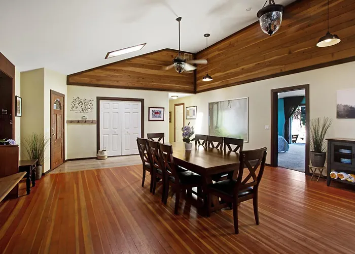 Tree-Lined Home With Hot Tub Firepit & Large Yard