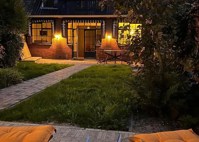 Luxury Rooms In Quiet Neighbourhood Near Beach