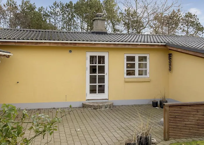 Beautiful Home In Blavand With Wifi