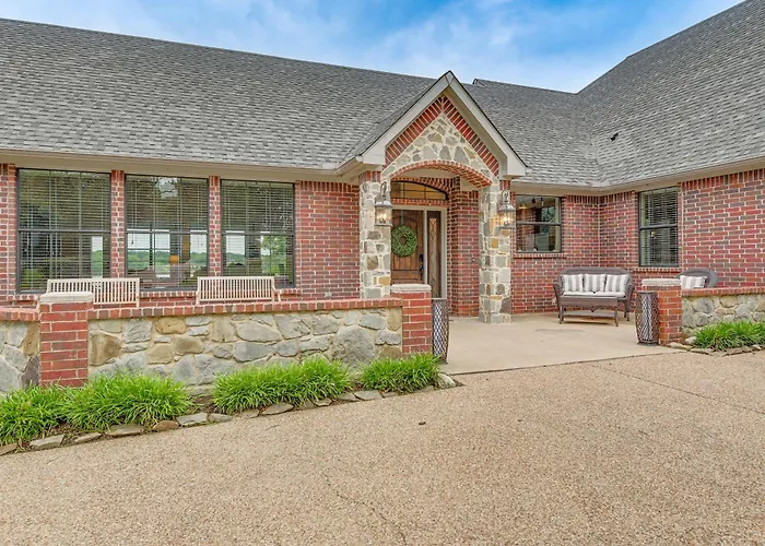 Dock & Game Room: Alvarado Lake Getaway!