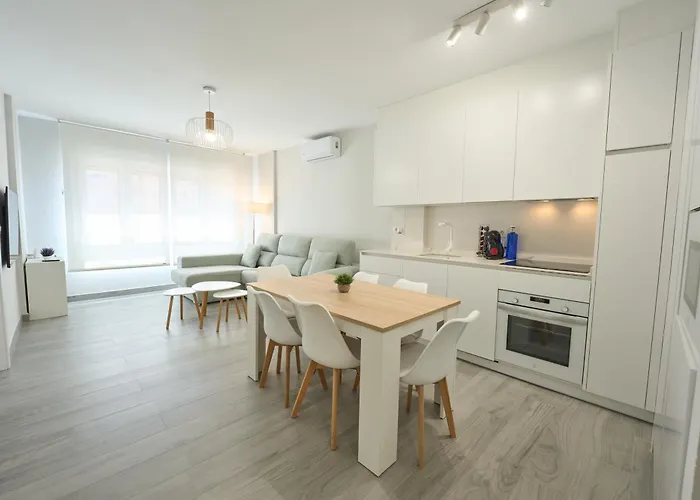 Paseo Maritimo - Apartamento A Estrenar, A Pie De Playa, Con 2 Banos