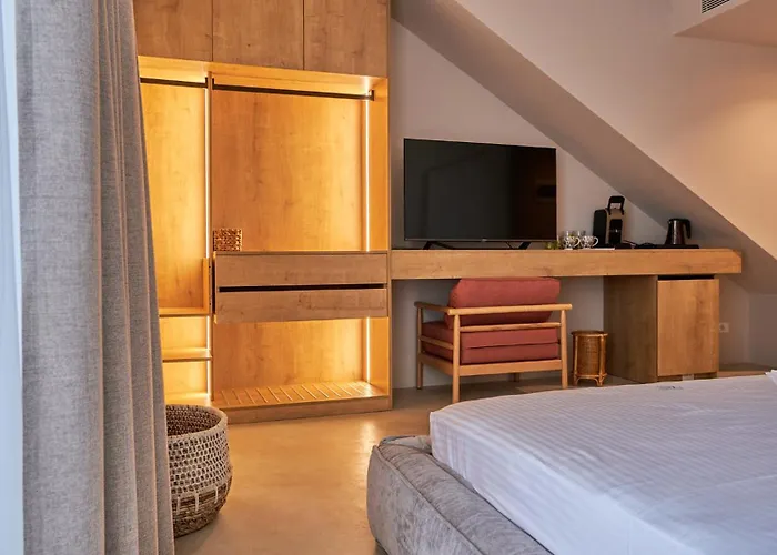 Azar Luxury Suites