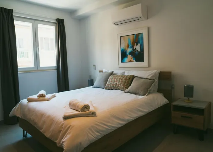 86 Spinola Bay