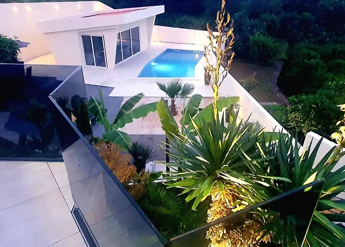 Penthouse Jacuzzi & Pool Luxury Apartments