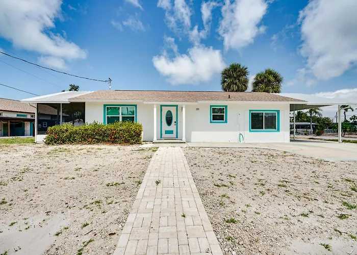 1 Block To Shore: Fort Myers Beach Retreat