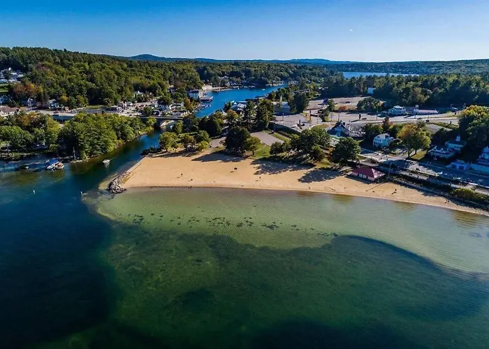 Lakefront Cottage On Beautiful Lake Winnipesaukee
