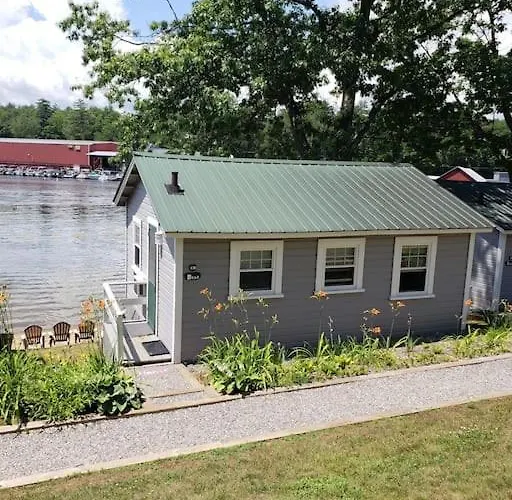 Lakefront Cottage On Beautiful Lake Winnipesaukee