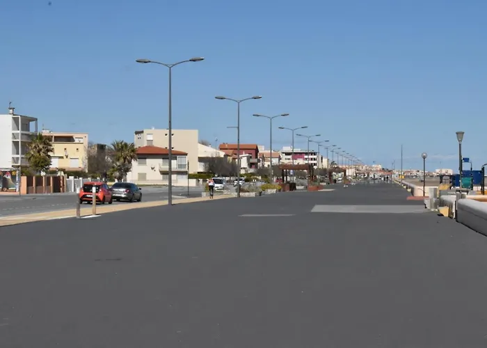 T2 4 Personnes Entièrement Rénové Narbonne Plage Front de Mer avec Parking Privatif, Climatisation, et Machine à laver séchante