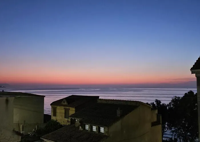 Charmante Villa avec Piscine en Bord de Mer a beni ksila