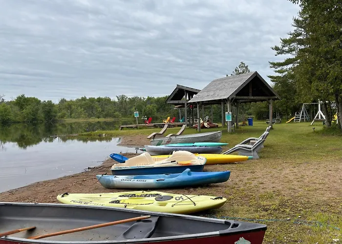 Lakefront Hideaway Resort 10 Total Cabins-Lake View, Private Beach