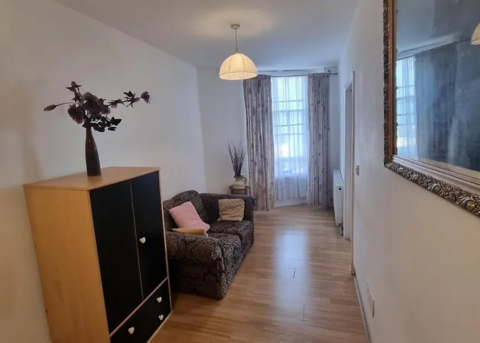 Sea View Flat Opposite Port With Parking