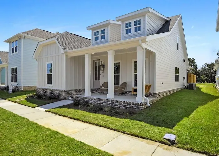 Luxury Home Walkable To The Beach