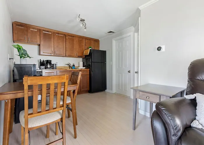 Beachside Retreat! Cozy 1-Bedroom W Private Yard
