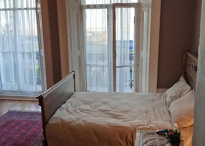 Balcony, Sea View Apartment Next To Port With Parking