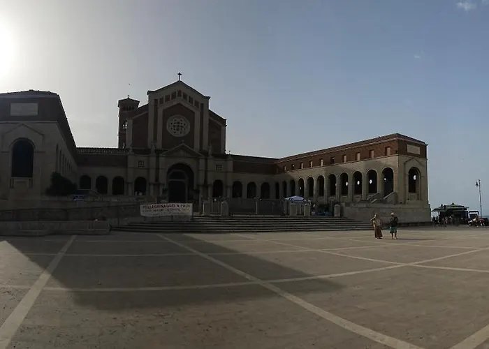 Terrazza a Nettuno e Chiesa Giubilare Santa Maria Goretti