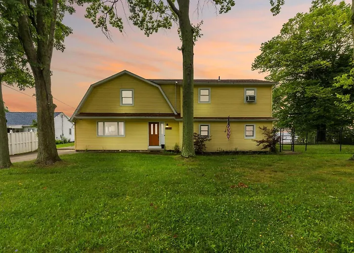 Sunset Haven - Lakeside Retreat In Gotl
