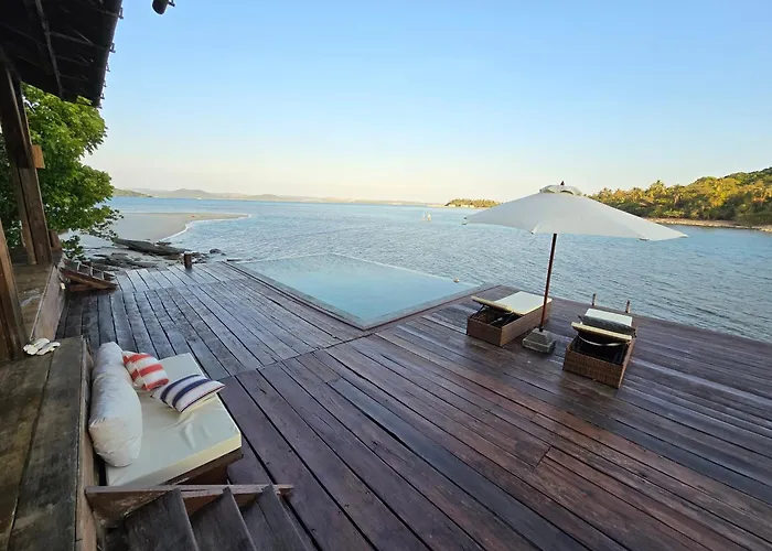 Full Moon Private Island