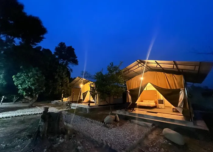 Hotel Tharu Garden And Beer Bar