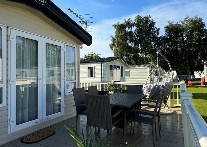 Hot Tub Retreat At Tattershall Lakes