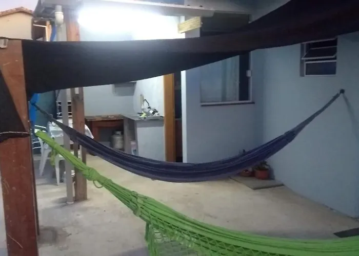 Casa familiar quarto, cozinha, banheiro e piscina a praia está a 700 metros