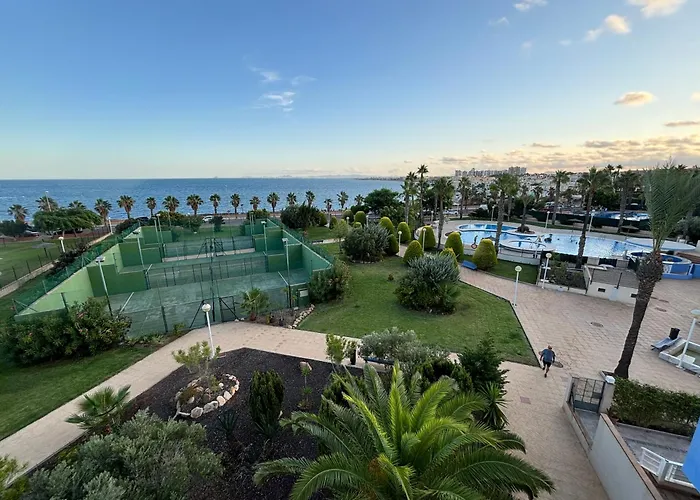 Calas de Campoamor. Pádel y piscina con vistas al mar
