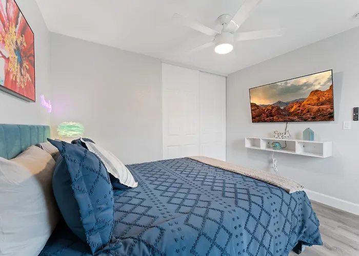 Searenity Suite- Peekaboo Ocean View 1 Min Walk To Beach