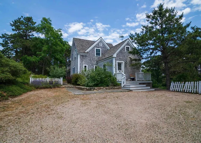 Water Views Great Lt Island Location!
