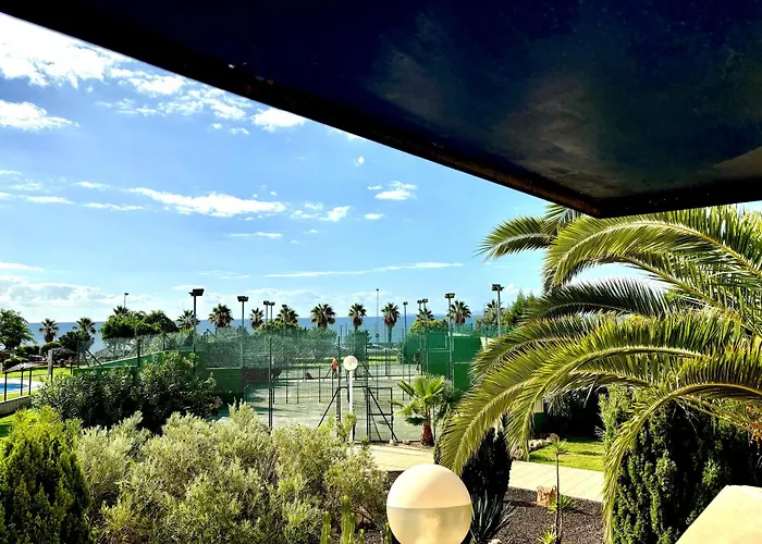 Calas de Campoamor. Pádel y piscina con vistas al mar